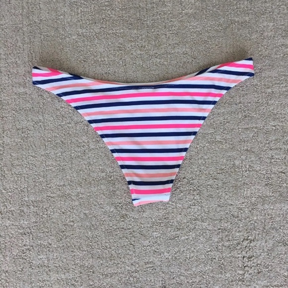 New! Topshop bikini bottoms 👙 - Picture 2 of 3